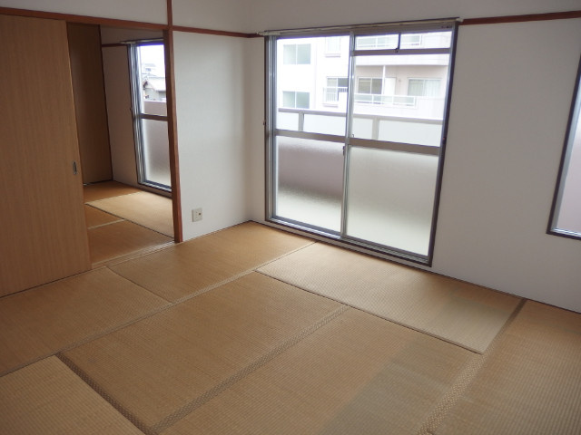 第２マンション鈴木（Ａ，Ｂ）の居間・リビング