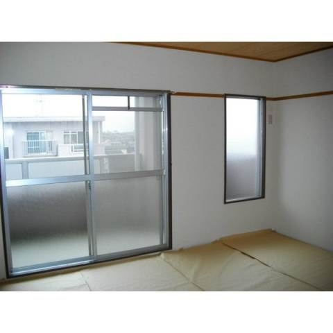 第２マンション鈴木（Ｃ，Ｄ，Ｅ，Ｆ）の居間・リビング