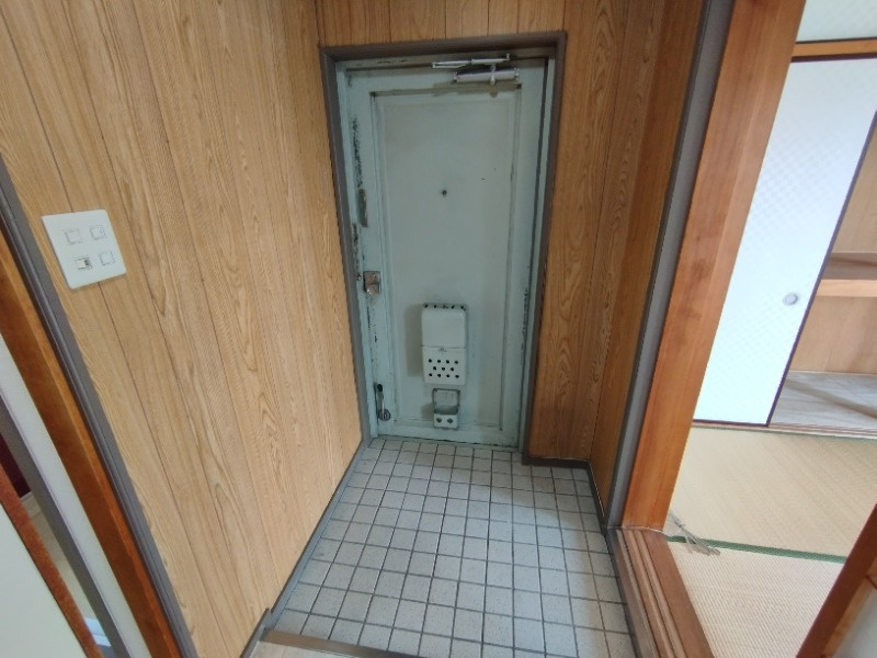 ハイツ神田の玄関