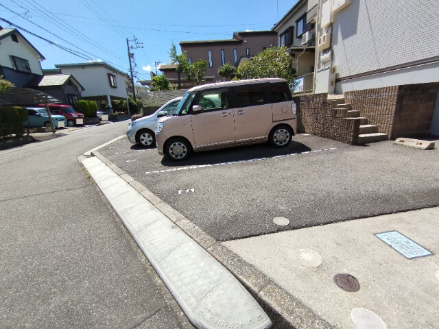 パナハウス百々の駐車場