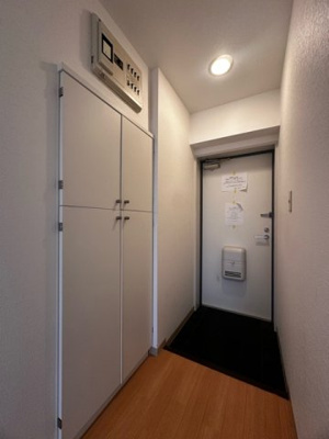 【玄関】 | グランシャリオ/牛久保東 | シューズボックス付きで玄関もキレイに片付きます！お客様もスムーズにお出迎えできますね♪
