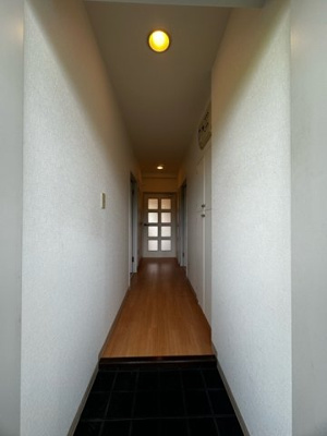 【展望】 | グランシャリオ/牛久保東 | 玄関から室内への景観です！右手に洋室5.4帖のお部屋、左手に洋室4.6帖のお部屋があります☆