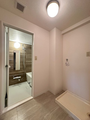 【設備】 | グランシャリオ/牛久保東 | 洗面所内にある室内洗濯機置き場です♪防水パンが付いているので万が一の漏水にも安心です！