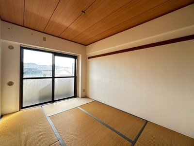 【和室】 | グランシャリオ/牛久保東 | 南向き和室6帖☆バルコニーに繋がる落ち着くお部屋です！赤ちゃんのごろごろやハイハイはやっぱり和室がよかったりします♪