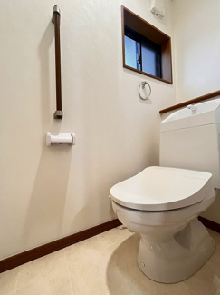 【トイレ】 | 座間市栗原中央5丁目 中古戸建て | 新規交換（新設）：洗浄便座（2階）