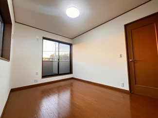 【洋室】 | 座間市栗原中央5丁目 中古戸建て | 2面採光・南面に窓あり：南側洋室6帖