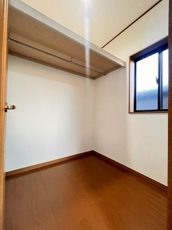 【収納】 | 座間市栗原中央5丁目 中古戸建て | 南側洋室6帖WIC