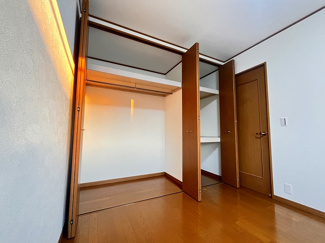 【収納】 | 座間市栗原中央5丁目 中古戸建て | 北側洋室6帖収納