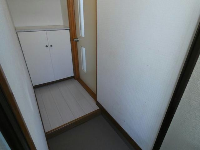 ワンルームハイツの玄関