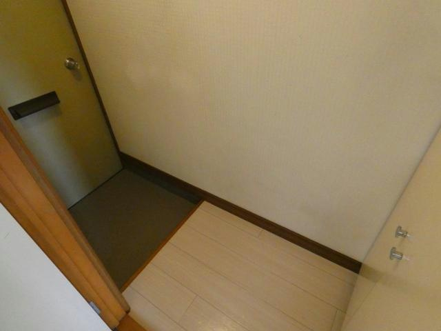 ワンルームハイツの玄関