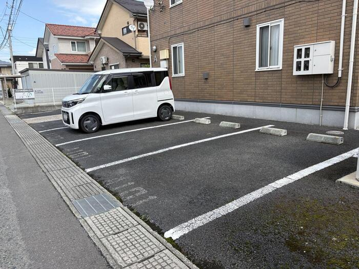 メゾンクオーレ Ａの駐車場|駐車場