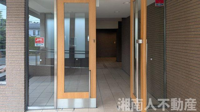 藤沢藤が岡ガーデンハウスのエントランス|建物の内部です