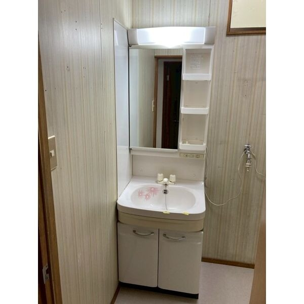 栄町貸家の洗面所