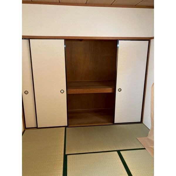 栄町貸家の収納