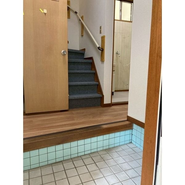 栄町貸家の玄関