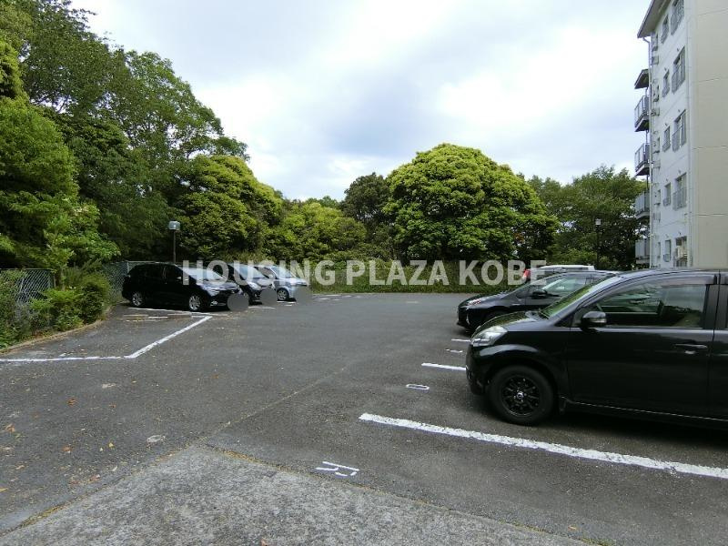 エード白川の駐車場