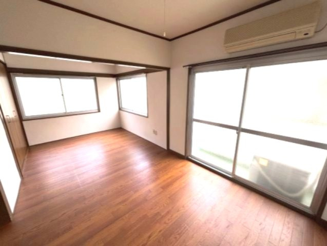 泉マンションの居間・リビング