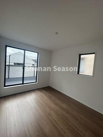 【洋室】 | フローリングは、汚れもサッと拭き取れるのでお掃除の手間が省けそうですね♪