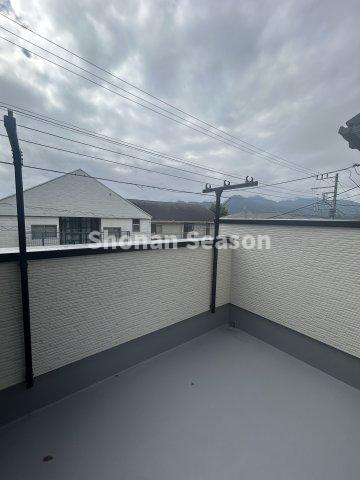 【バルコニー】 | 広々としたバルコニーには洗濯物もたっぷり干すことができますよ☆