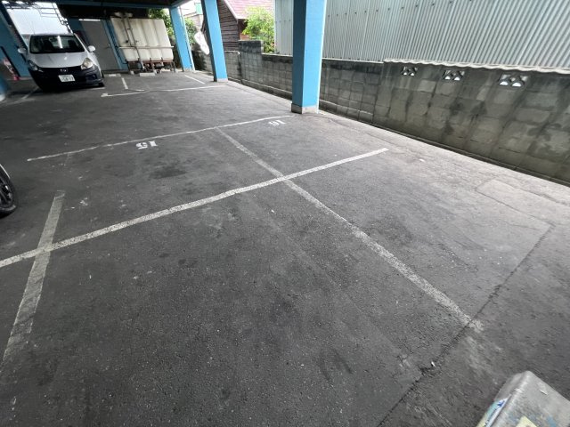 プレアール白水の駐車場