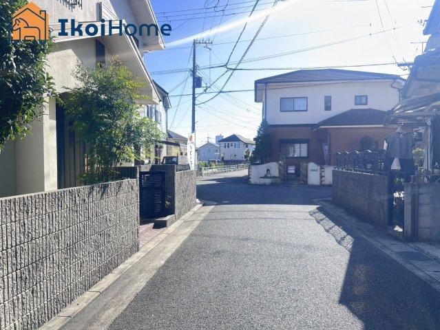 加古川市加古川町中津　中古戸建の前面道路含む現地写真|【ホームページに現地動画掲載中】●年中無休：当日予約可●前面道路北西側4.4ｍ・南西側5.4ｍ広々！