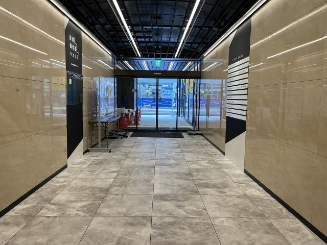 大阪市中央区難波２丁目の店舗事務所のエントランス