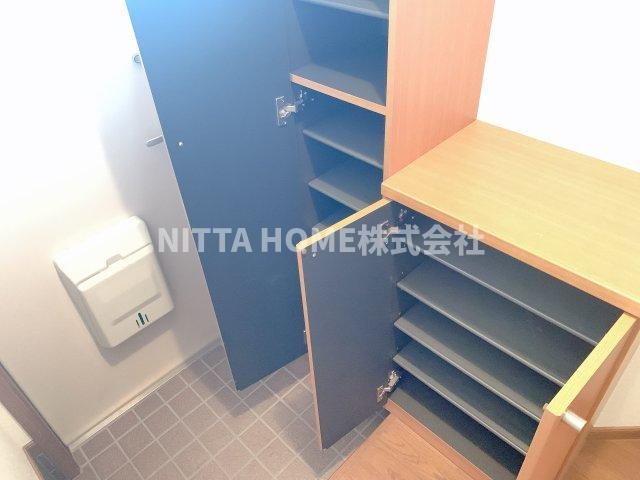 アップルハウスの玄関|豊富なシューズボックスでたくさん収納できます◆