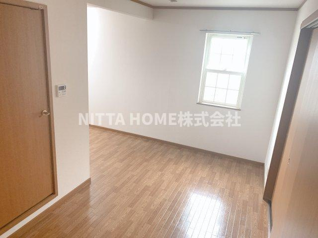 アップルハウスの居間・リビング|キッチンスペースとダイニング合わせて９．２帖です◇