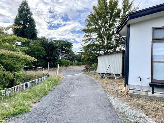 【前面道路含む現地写真】 | 【リフォーム済み】中山町金沢　中古戸建
