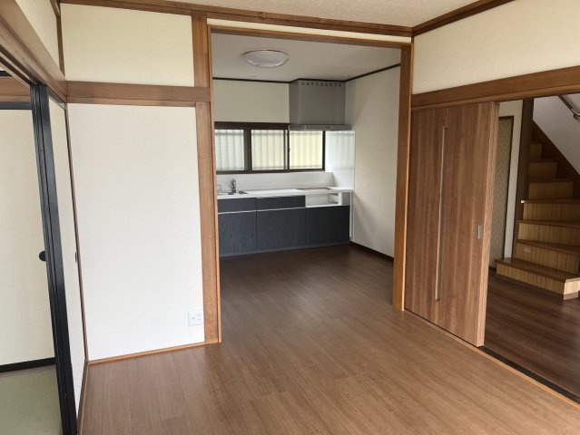 【居間・リビング】 | 【リフォーム済み】中山町金沢　中古戸建 | 12.85帖のLDKです♪