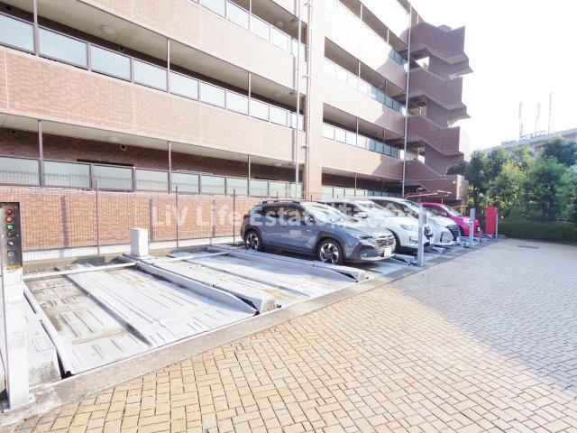 ダイアパレス　プロヴァンシア武蔵境の駐車場