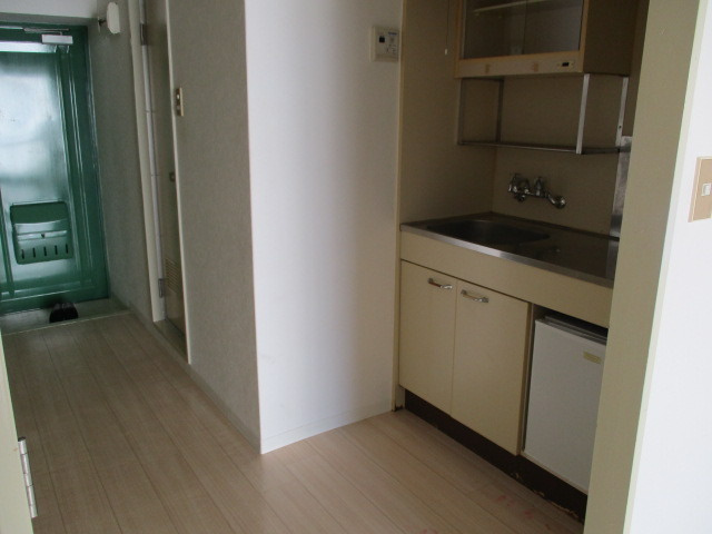 【居間・リビング】 | キッチン前です