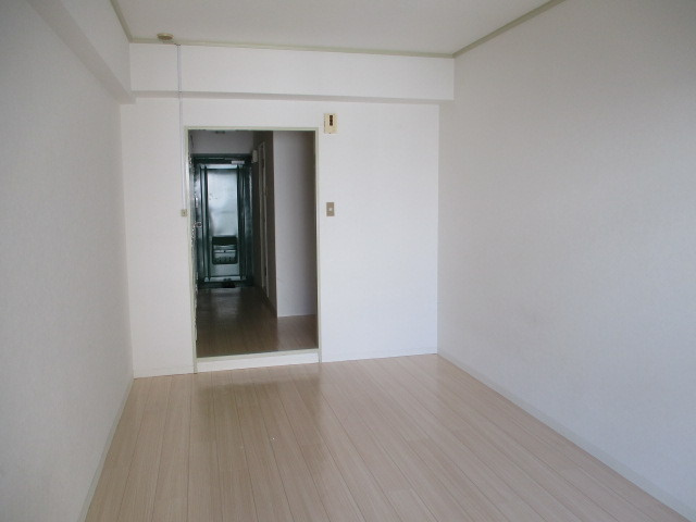 【居間・リビング】 | 白を基調としたきれいな室内です