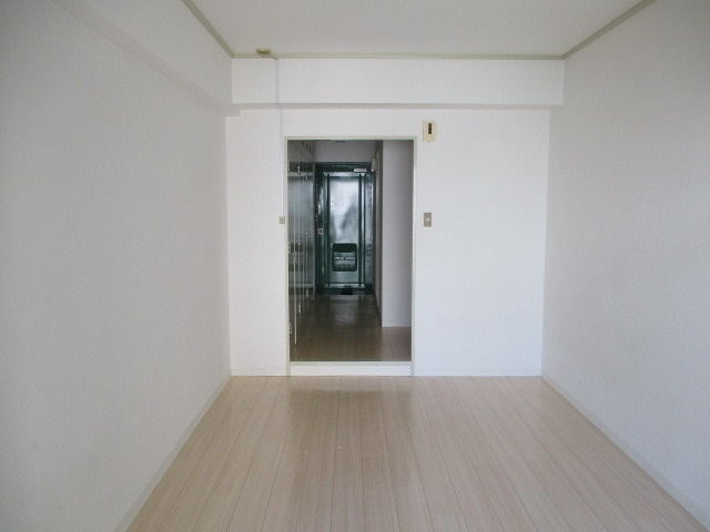 【居間・リビング】 | 白を基調としたきれいな室内です