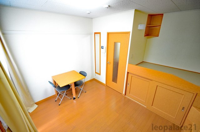 【居間・リビング】 | 設備・仕様は号室により異なる為、現況を優先致します。