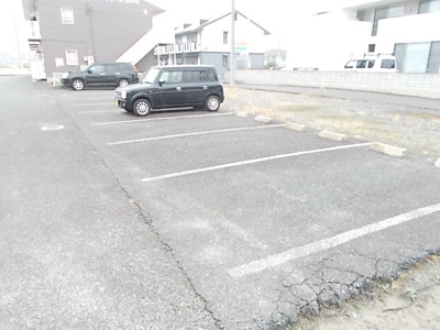 【駐車場】 | サンプレイス３ | 駐車場