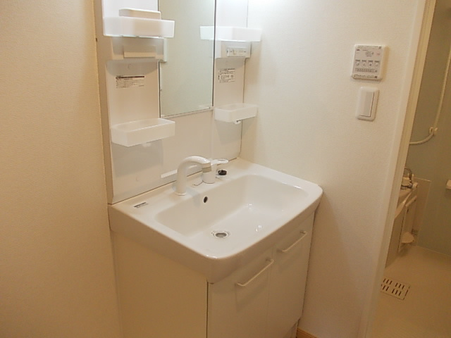 ファミーリアの独立洗面台|洗面所