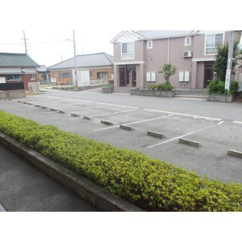 コンフォート西河原の駐車場