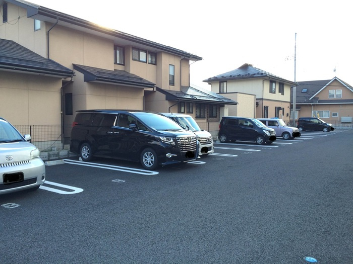 スリー・スター Ⅳ号館 Ａの駐車場|駐車場