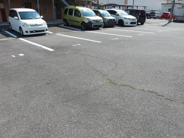 ウエストヒルズの駐車場