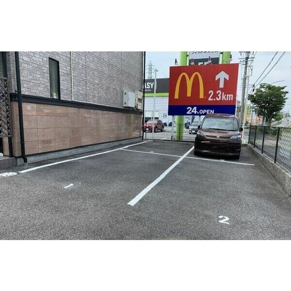 Branche’上地の駐車場