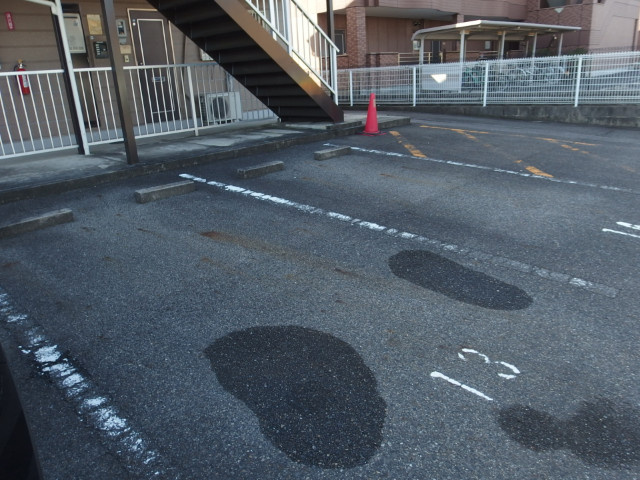 Surplus Two OHTAの駐車場