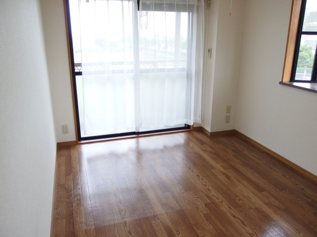 Ｗｉｎｇ１号館の居間・リビング