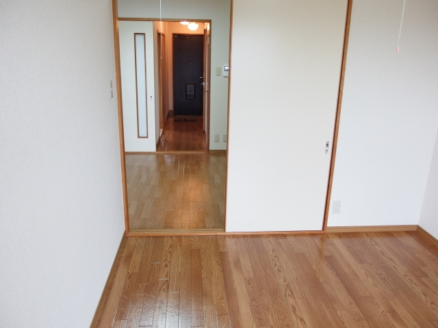 Ｗｉｎｇ１号館の居間・リビング