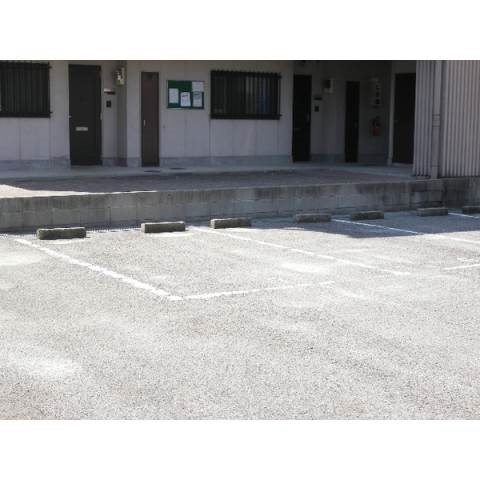 Ｗｉｎｇ１号館の駐車場