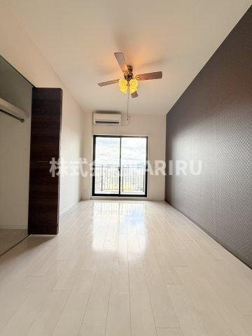 Luxe鶴見の居間・リビング