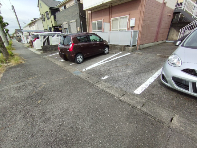 サープラスヴェルデの駐車場