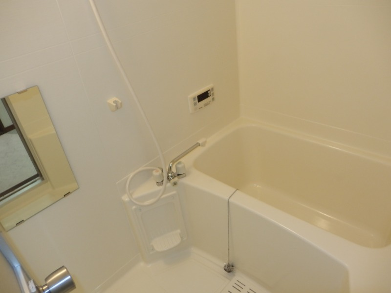 ファミールあいの浴室