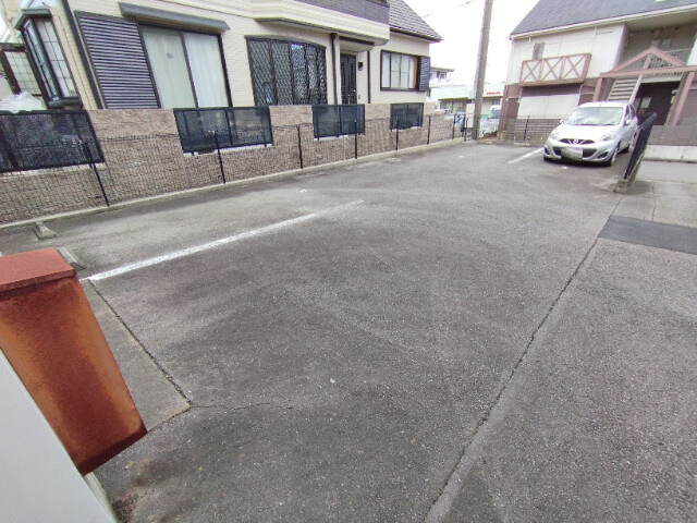 ファミールゆうの駐車場