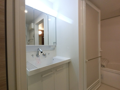 【洗面所】 | アヴニールプラス | 三面鏡付き洗髪洗面化粧台